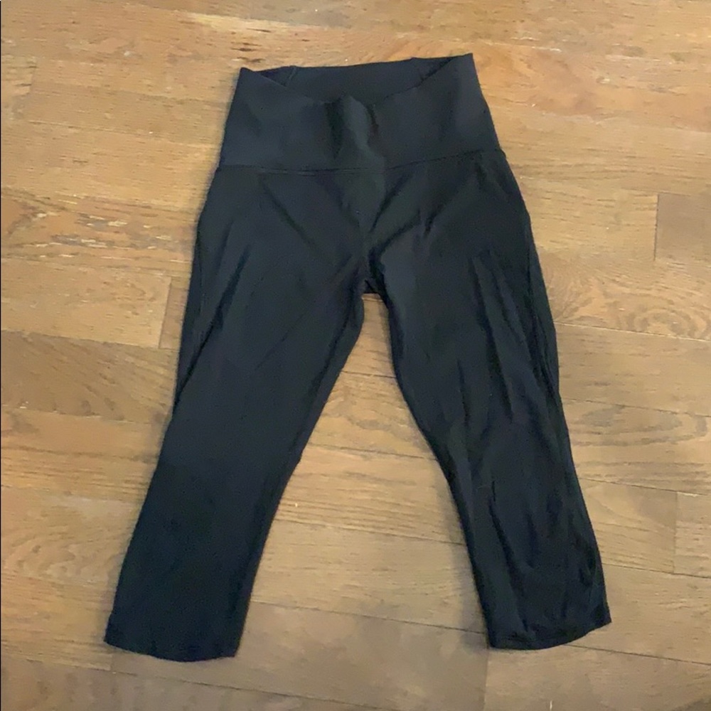 Lulu lemon black cropped leggings
